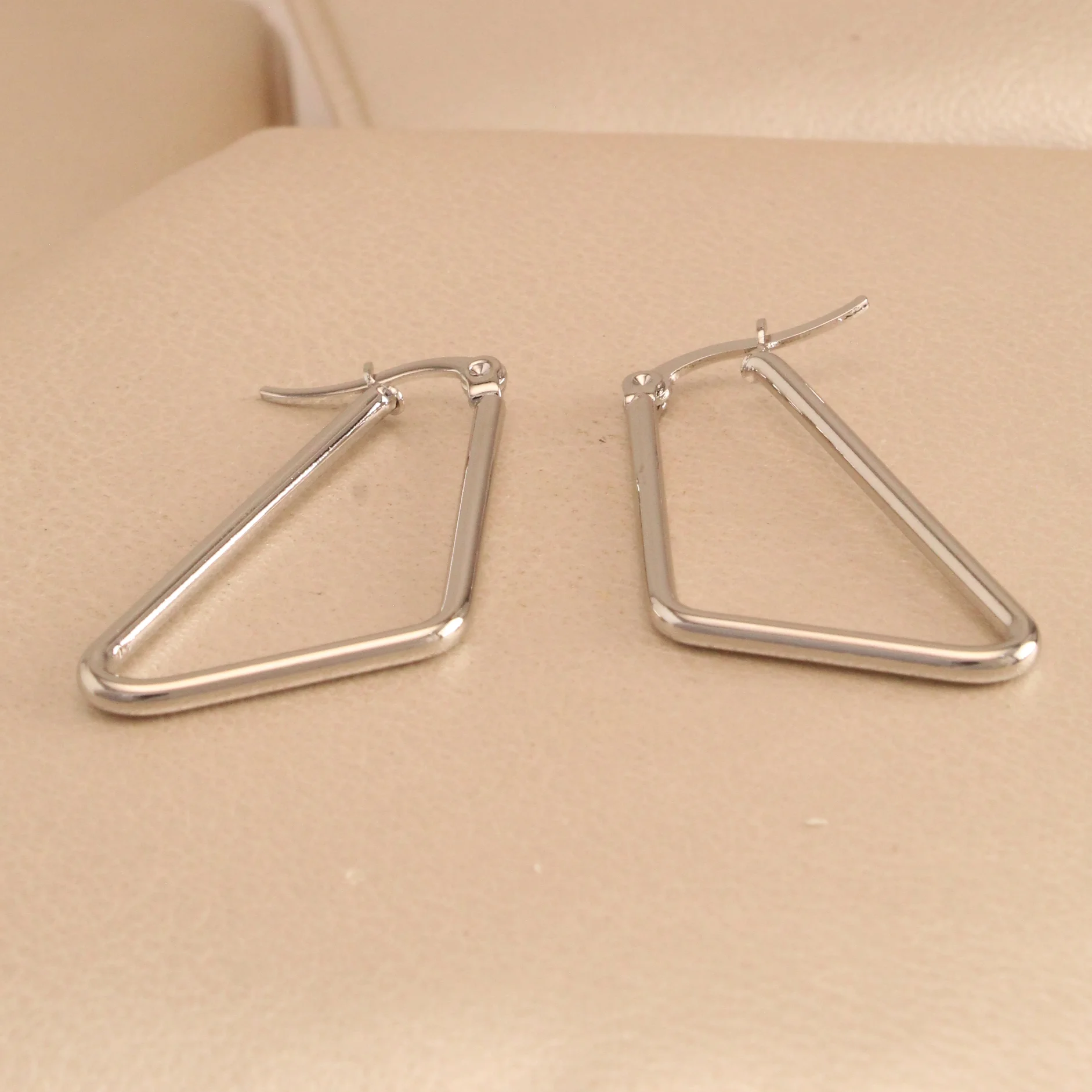 Can. Irregular Acero 4 Cm - KAS531