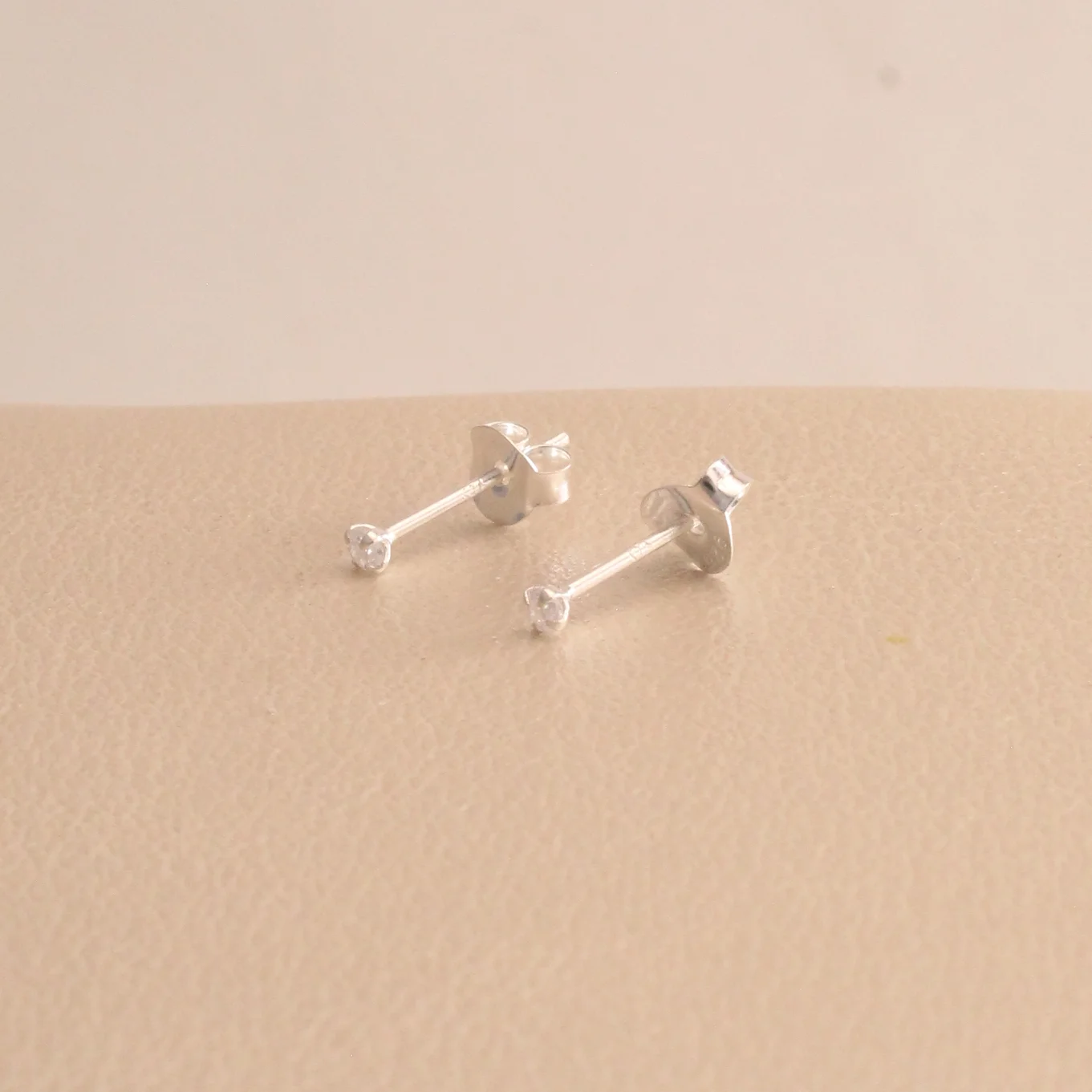 Top. circon cuadrado plata 0,2cm - TPS975