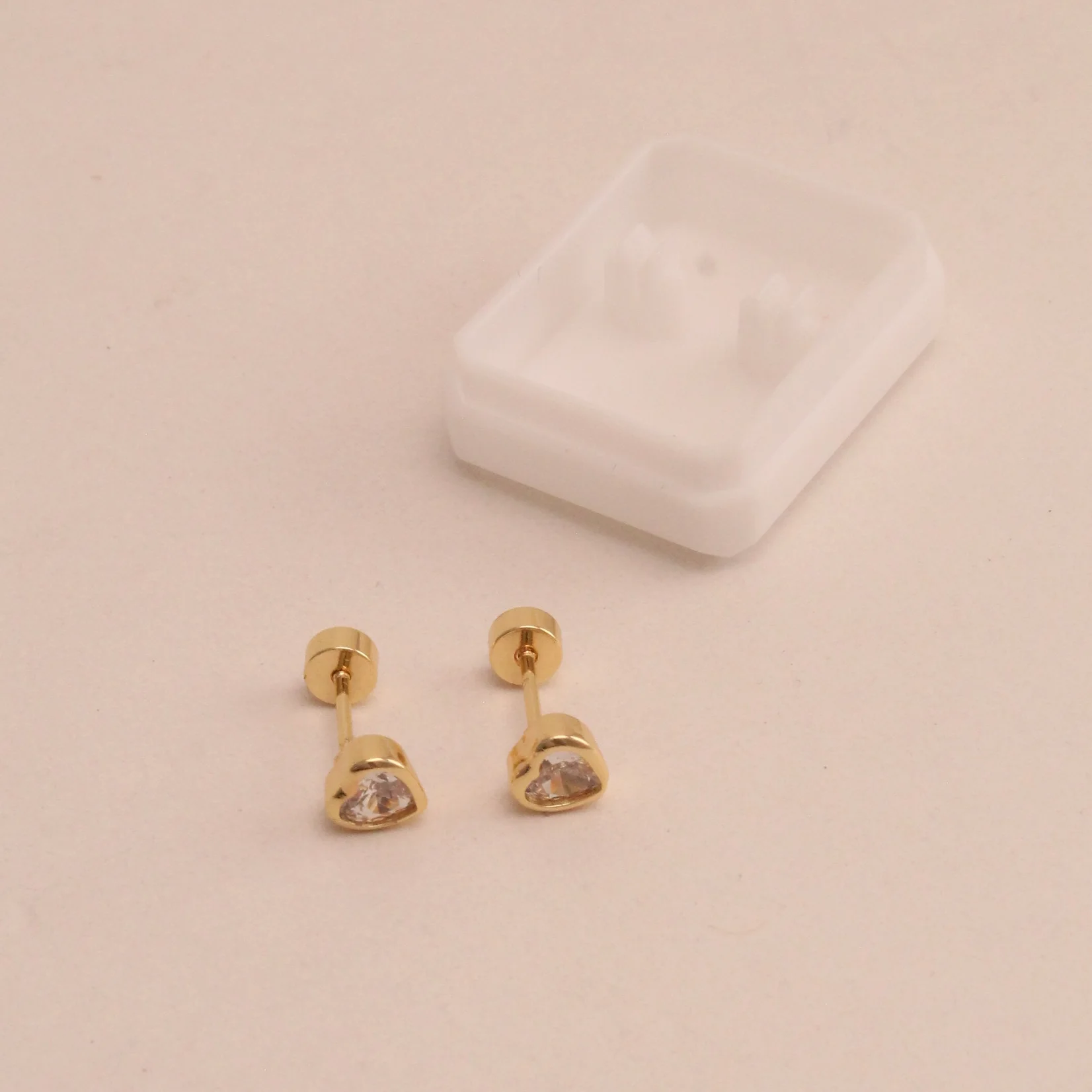 Top. topo seguridad corazon rodio rodio 0.7cm - TRG176