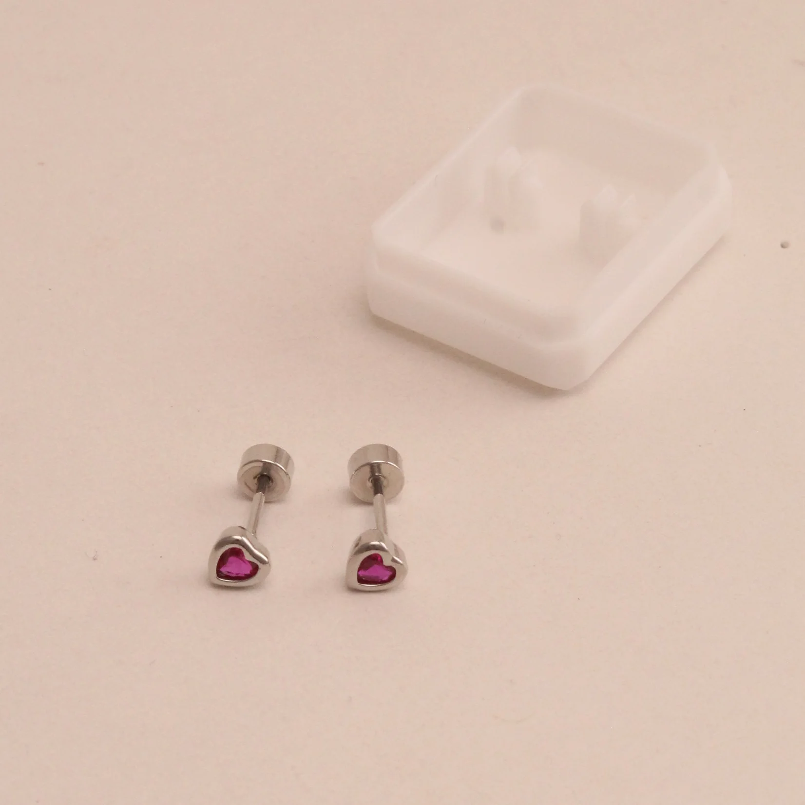 Top. topo micro-circon corazon rojo cov rodio 0.7cm - TRS203
